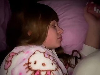 Geneukt mijn dochter terwijl we in hetzelfde bed sliepen