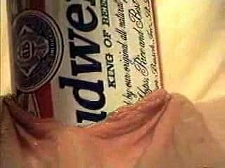 极端对象插入使用百威啤酒罐